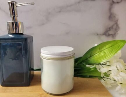 Mahogany Teakwood Soy Candle – Earthy, Woodsy & Fresh Scent | SoapyFluffs